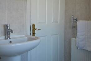 Colindale/sleeps7/privategarden/3br/freeparking/