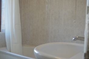 Colindale/sleeps7/privategarden/3br/freeparking/