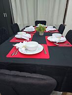 Colindale/sleeps7/privategarden/3br/freeparking/