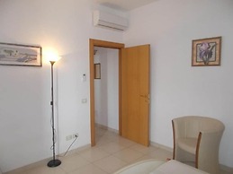 Cozy Retreat Near Baia Verde Beaches