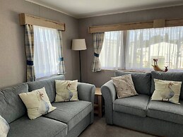 Cosy 3 Bedroom Caravan in South Cerney