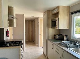 Cosy 3 Bedroom Caravan in South Cerney
