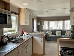 Cosy 3 Bedroom Caravan in South Cerney