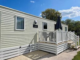 Cosy 3 Bedroom Caravan in South Cerney