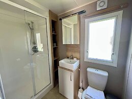 Cosy 3 Bedroom Caravan in South Cerney