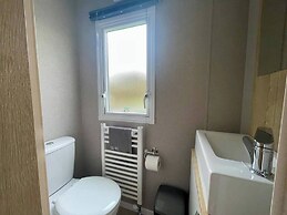 Cosy 3 Bedroom Caravan in South Cerney