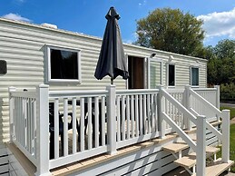 Cosy 3 Bedroom Caravan in South Cerney