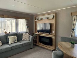 Cosy 3 Bedroom Caravan in South Cerney