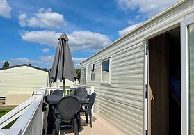 Cosy 3 Bedroom Caravan in South Cerney