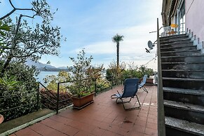 Infinity Lake View Terraced Casa