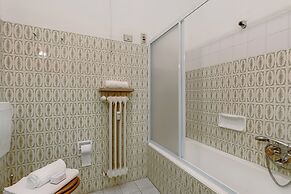 Infinity Lake View Terraced Casa