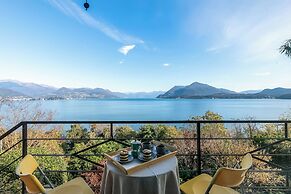 Infinity Lake View Terraced Casa