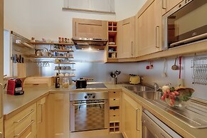 Infinity Lake View Terraced Casa