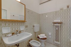 Infinity Lake View Terraced Casa