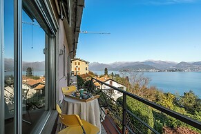 Infinity Lake View Terraced Casa
