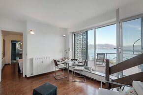 Infinity Lake View Terraced Casa