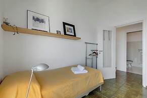 Infinity Lake View Terraced Casa