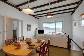 Infinity Lake View Terraced Casa