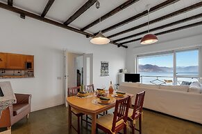 Infinity Lake View Terraced Casa