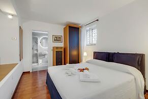 Infinity Lake View Terraced Casa