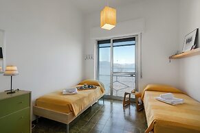 Infinity Lake View Terraced Casa