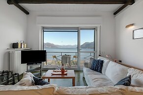 Infinity Lake View Terraced Casa