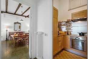 Infinity Lake View Terraced Casa