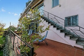 Infinity Lake View Terraced Casa