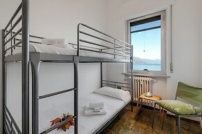 Infinity Lake View Terraced Casa