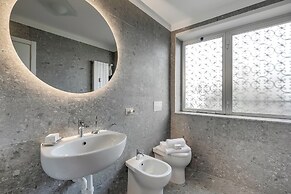 Infinity Lake View Terraced Casa