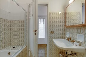 Infinity Lake View Terraced Casa