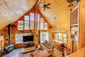 4 Mi to Fossil Beds: Private Log Cabin on 3 Acres