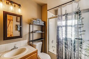 4 Mi to Fossil Beds: Private Log Cabin on 3 Acres