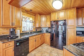 4 Mi to Fossil Beds: Private Log Cabin on 3 Acres