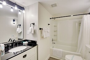 Oceanfront Daytona Beach Studio w/ Pool Access