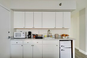 Oceanfront Daytona Beach Studio w/ Pool Access