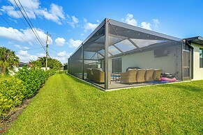 5 Mi to Beach: Cape Coral Escape w/ Patio & Grill!