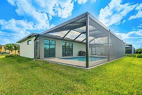 5 Mi to Beach: Cape Coral Escape w/ Patio & Grill!