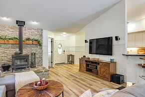 Forest-view Retreat: Grill & Fireplace in Sonora