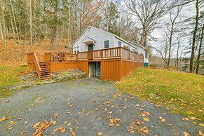 Cozy Cottage Near Hiking & Skiing!