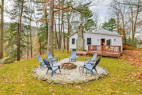 Cozy Cottage Near Hiking & Skiing!