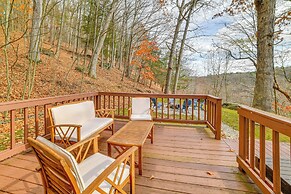 Cozy Cottage Near Hiking & Skiing!