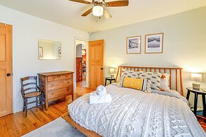 Cozy Cottage Near Hiking & Skiing!