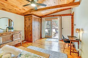 Cozy Cottage Near Hiking & Skiing!