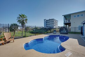 Port Aransas Home: Private Pool < 1 Mi to Beach!