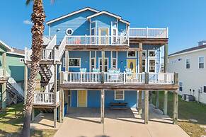 Port Aransas Home: Private Pool < 1 Mi to Beach!
