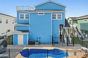 Port Aransas Home: Private Pool < 1 Mi to Beach!