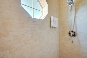 Port Aransas Home: Private Pool < 1 Mi to Beach!