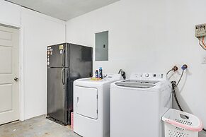 Poolside Oasis: 7 Mi to Pensacola Beach Boardwalk!