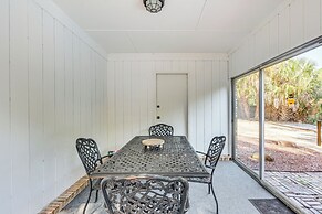 Poolside Oasis: 7 Mi to Pensacola Beach Boardwalk!